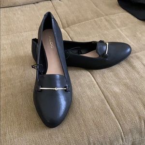 Flat Aldo shoes